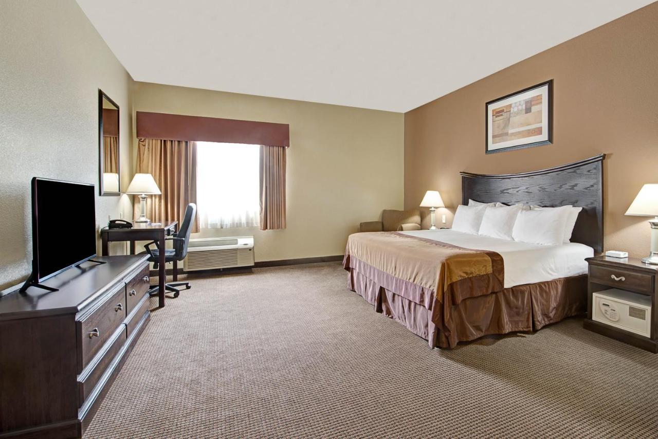 Baymont By Wyndham Decatur Hotel Bagian luar foto
