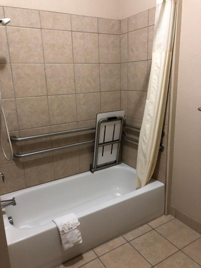 Baymont By Wyndham Decatur Hotel Bagian luar foto