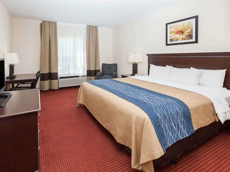 Baymont By Wyndham Decatur Hotel Bagian luar foto