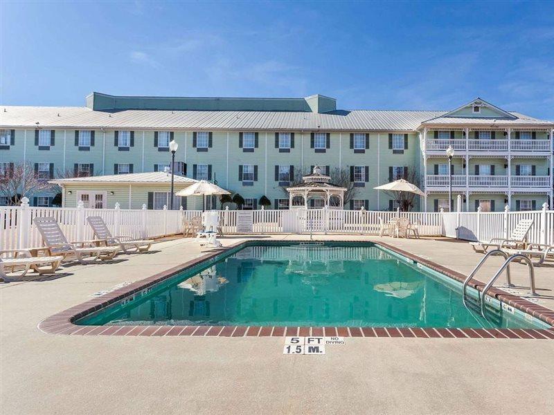 Baymont By Wyndham Decatur Hotel Bagian luar foto