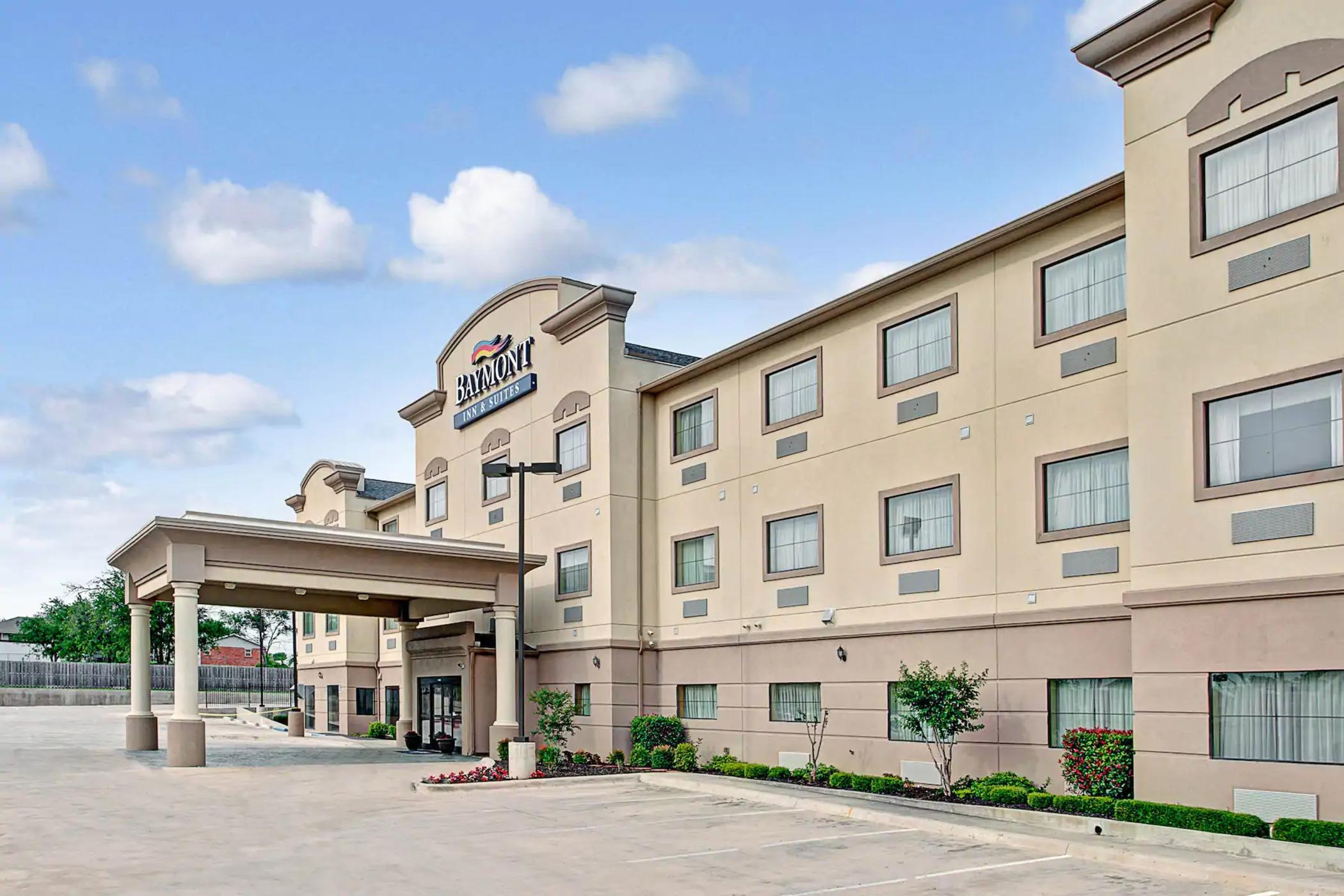 Baymont By Wyndham Decatur Hotel Bagian luar foto
