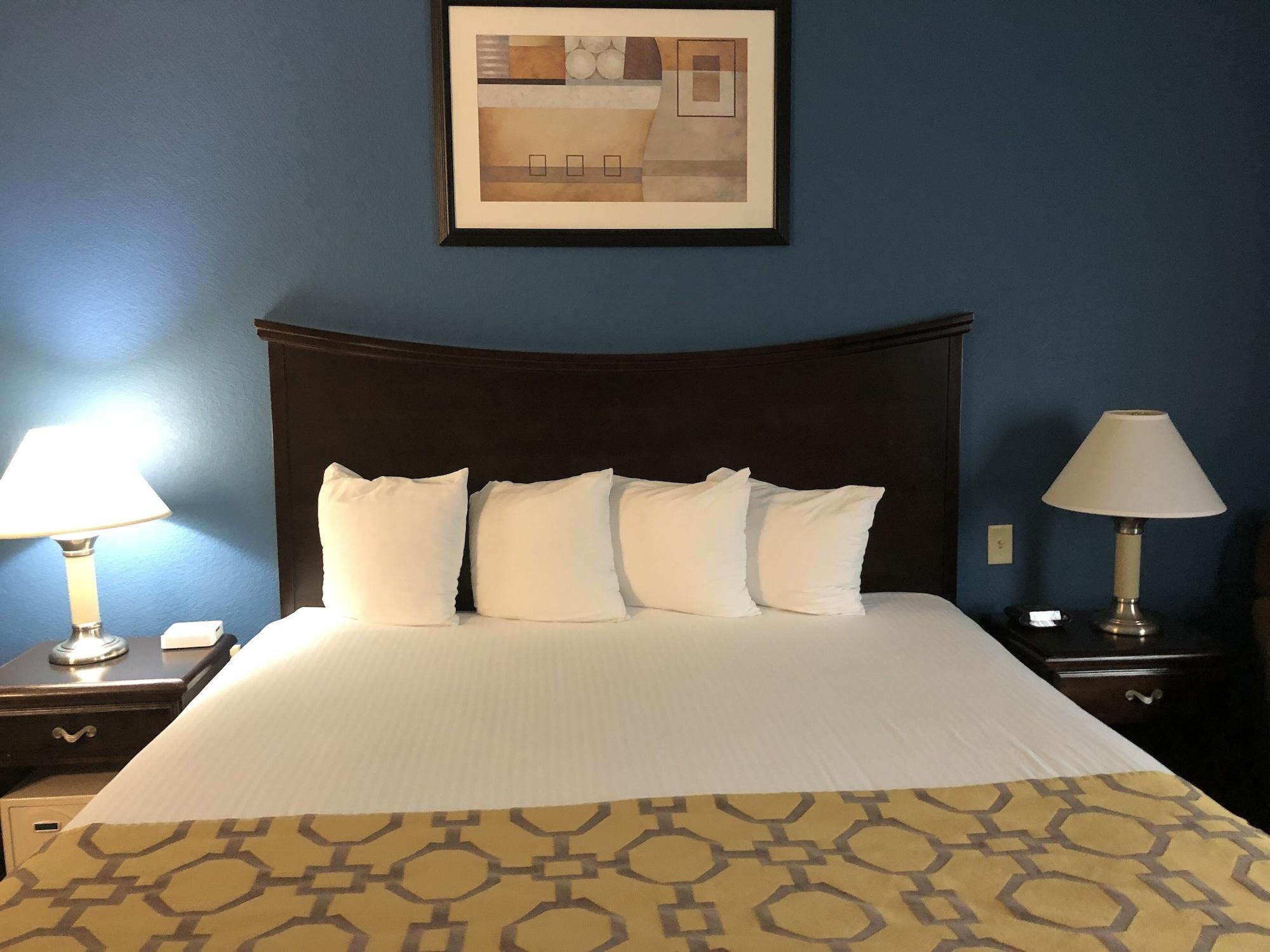 Baymont By Wyndham Decatur Hotel Bagian luar foto