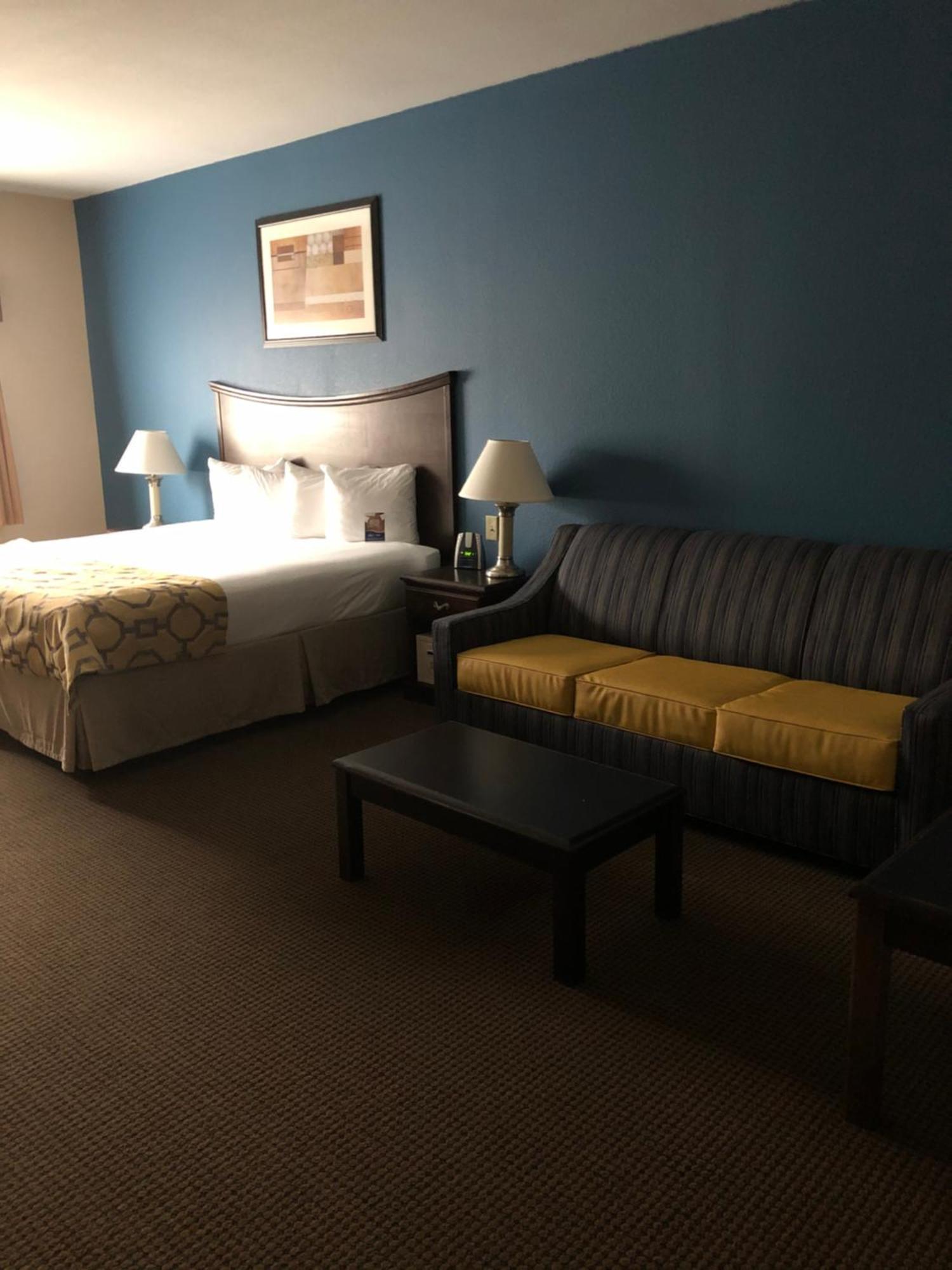 Baymont By Wyndham Decatur Hotel Bagian luar foto