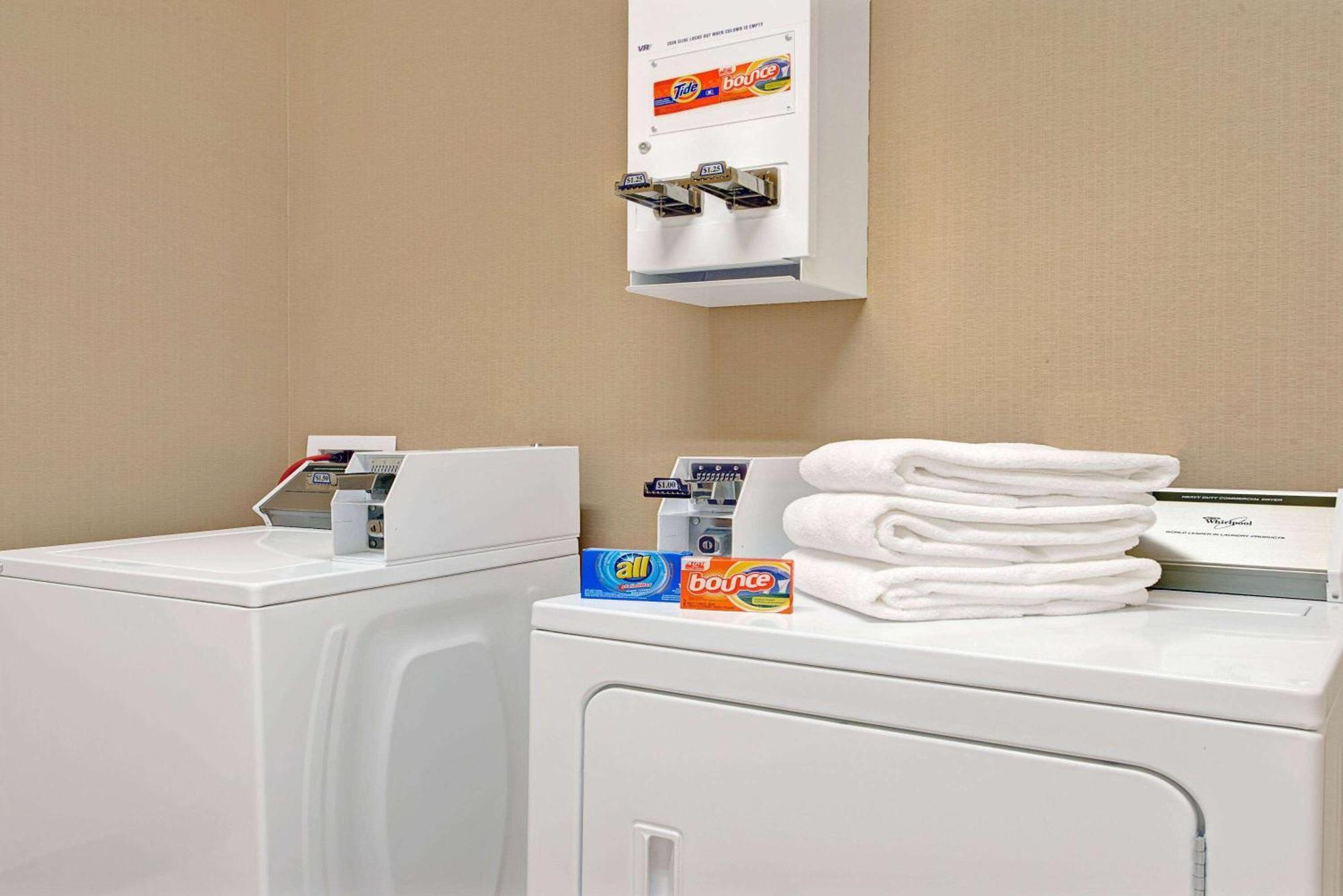 Baymont By Wyndham Decatur Hotel Bagian luar foto