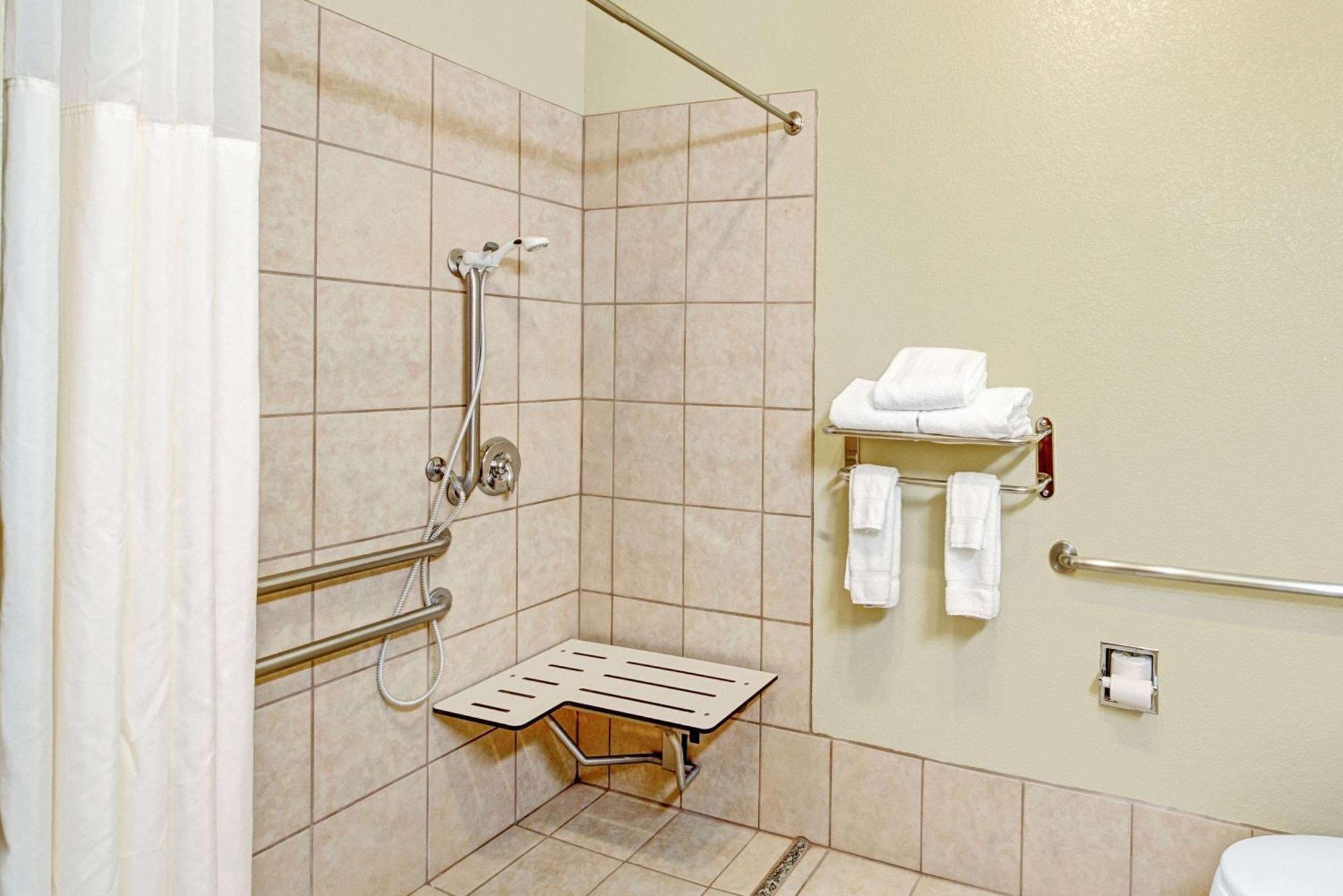 Baymont By Wyndham Decatur Hotel Bagian luar foto