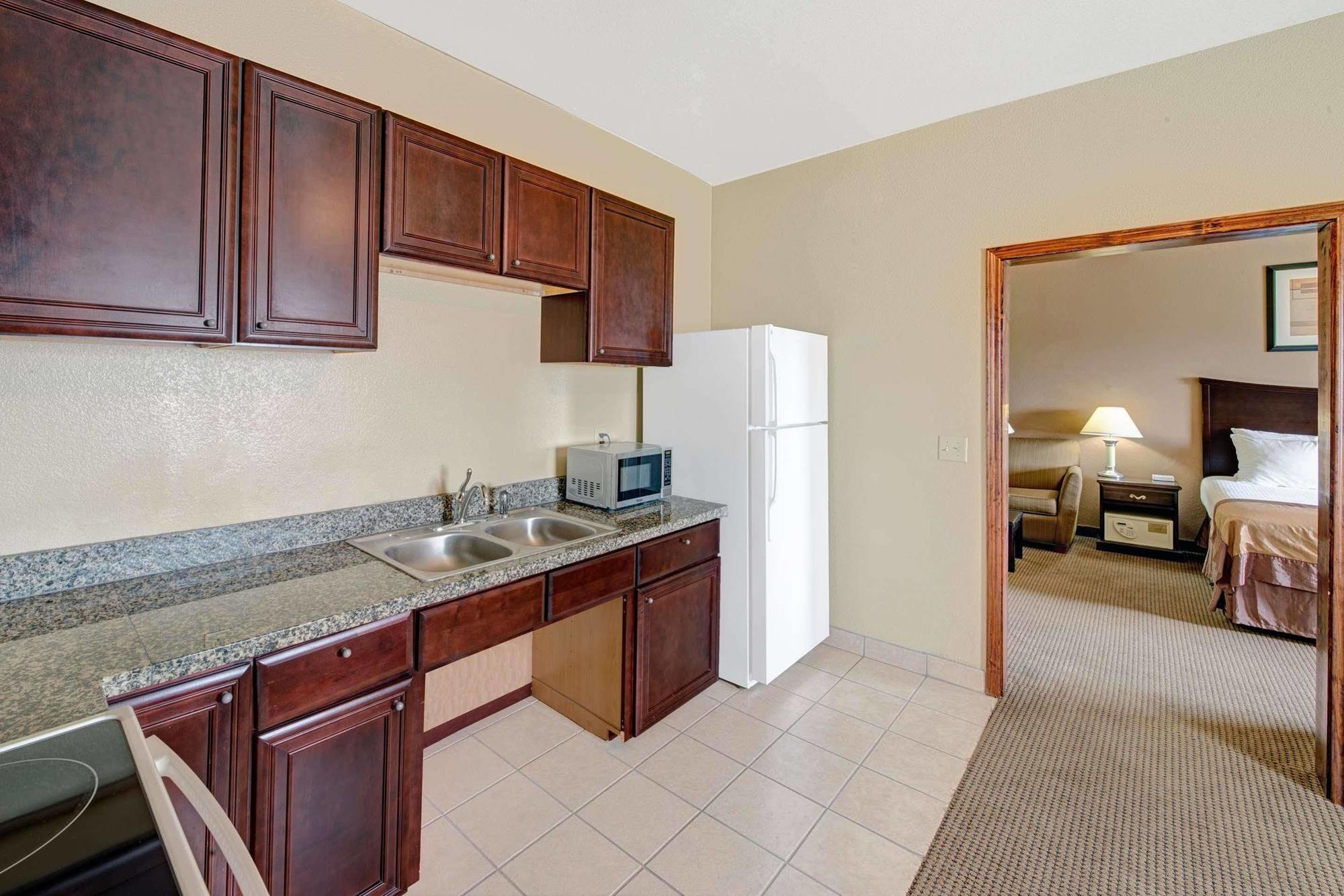 Baymont By Wyndham Decatur Hotel Bagian luar foto