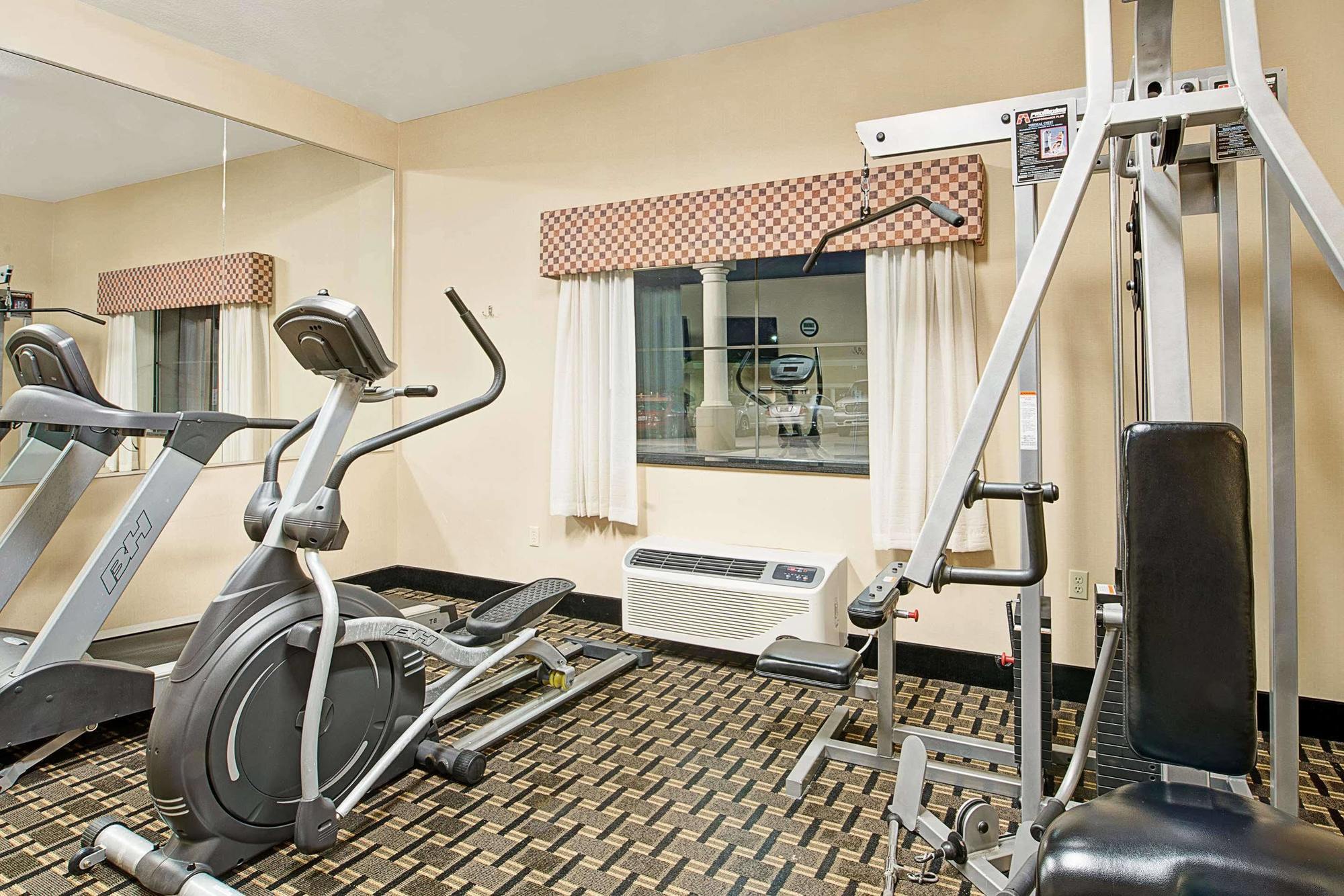 Baymont By Wyndham Decatur Hotel Bagian luar foto